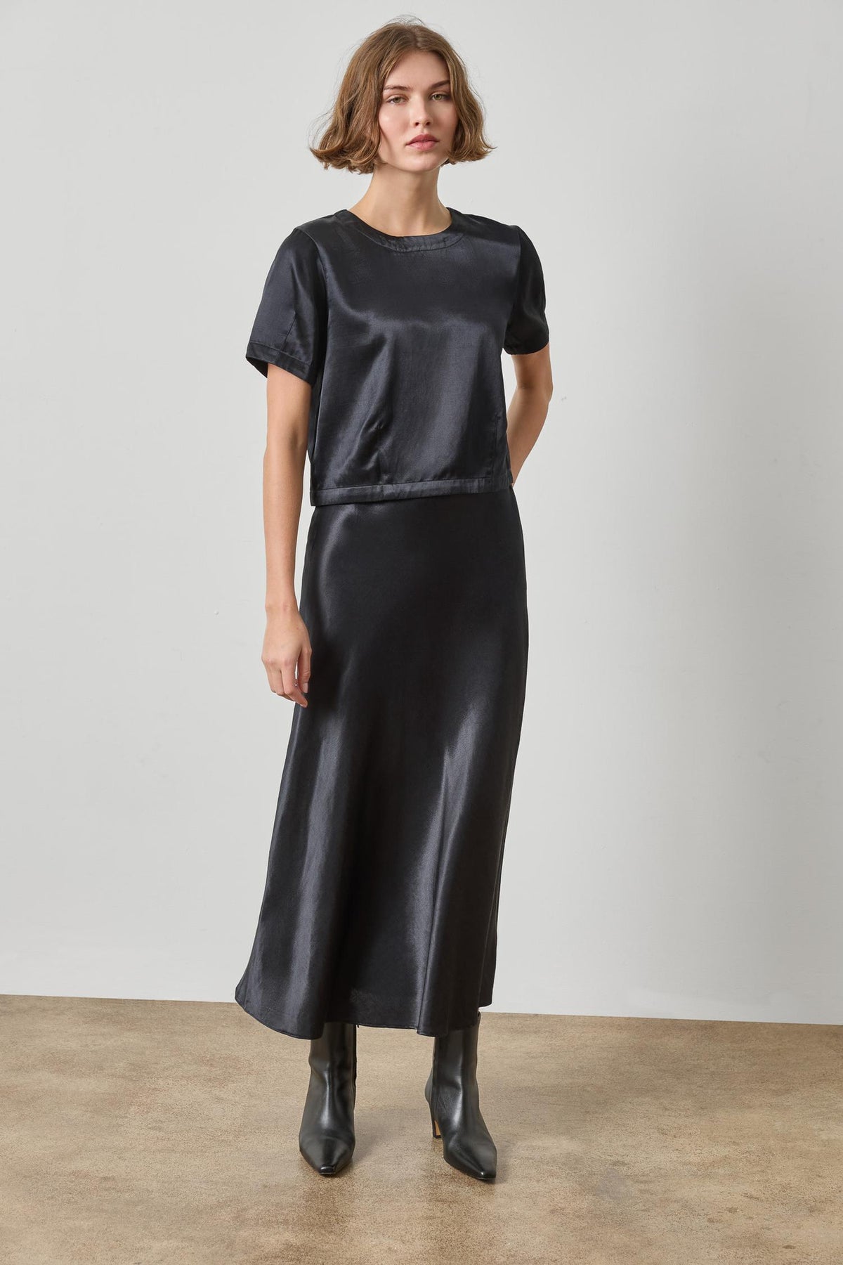 Slub Woven Darted Top Womens Top Black A4