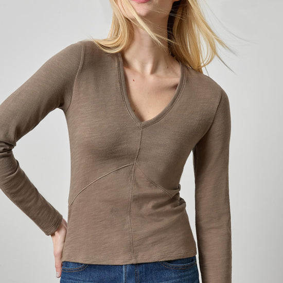 Vintage Long Sleeve Seamed V-Neck Womens Top Shiitake A1