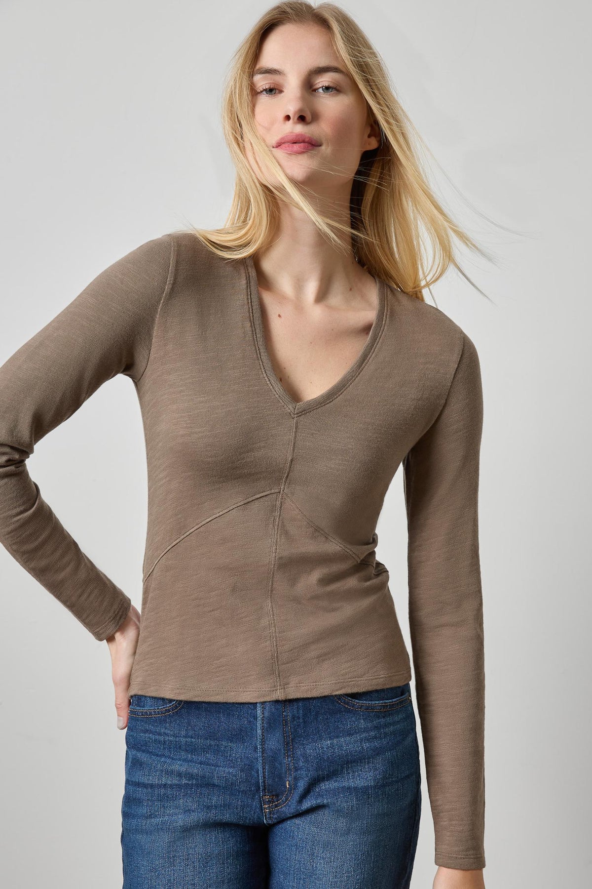 Vintage Long Sleeve Seamed V-Neck Womens Top Shiitake A1