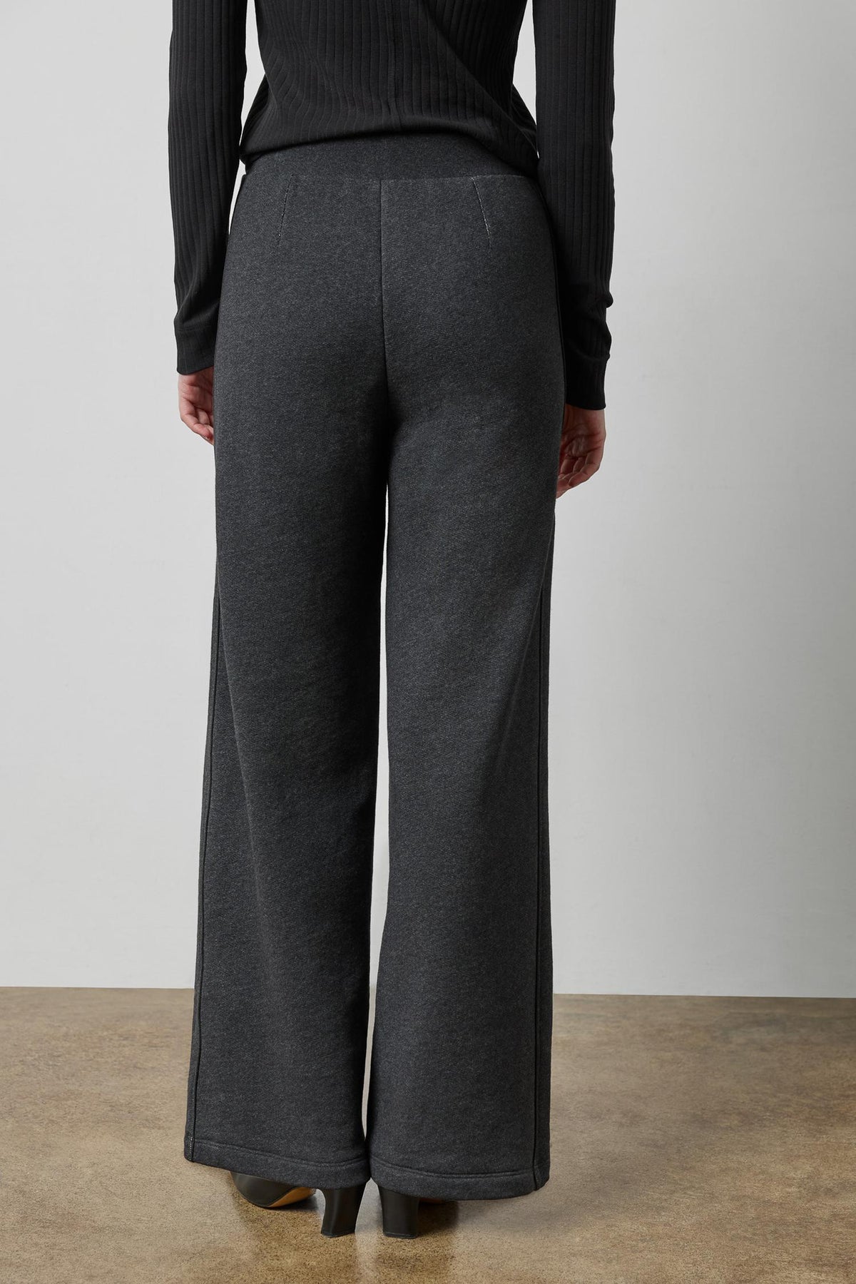 Side Panel Terry Pant in color Graphite Heather Image A2