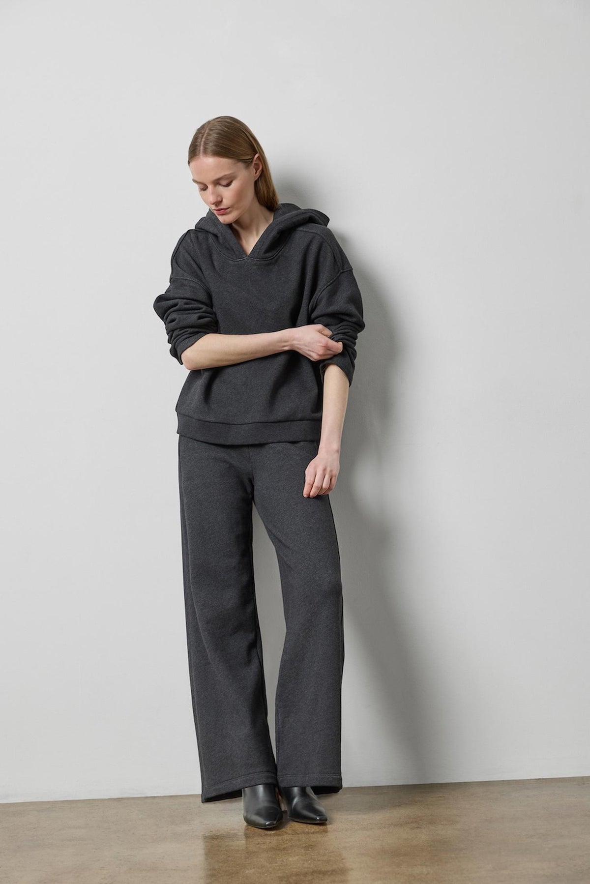Side Panel Terry Pant in color Graphite Heather Image A3