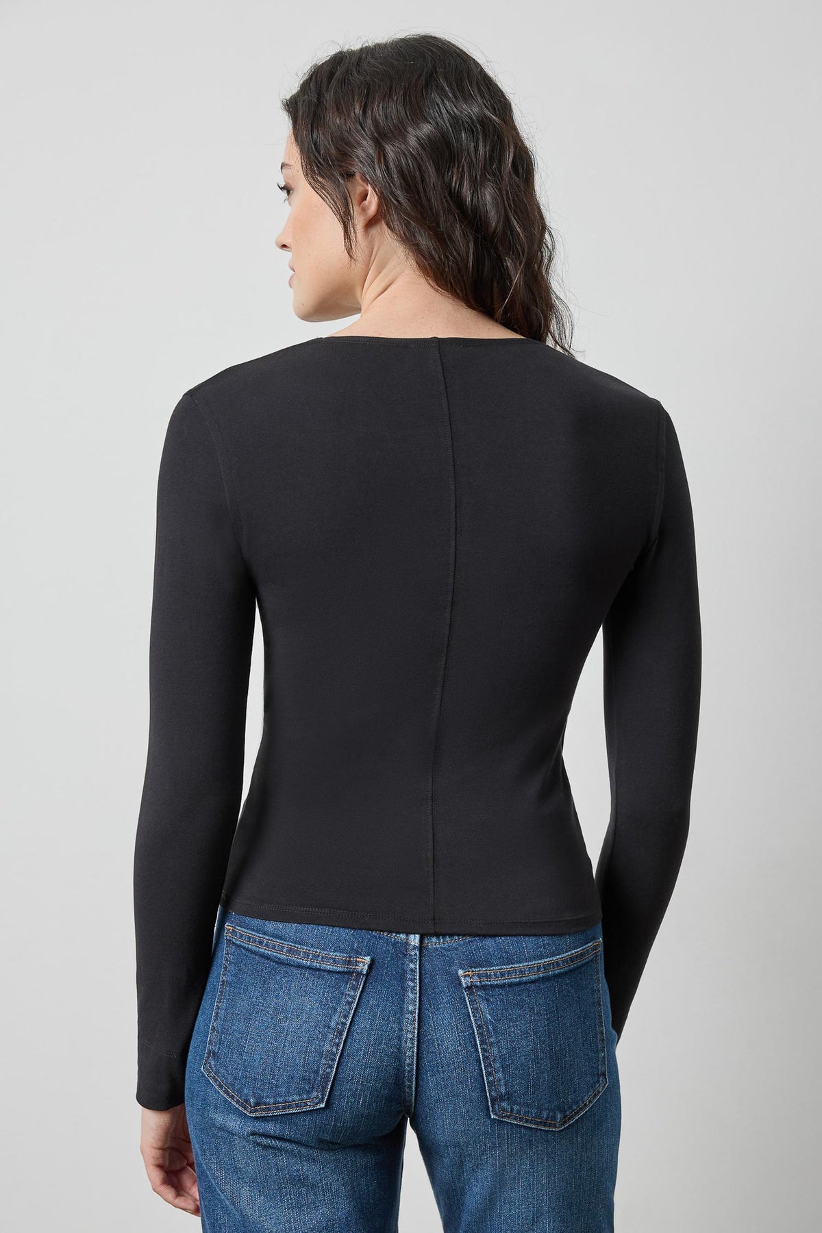 Refined Surplice in color Black Image A2