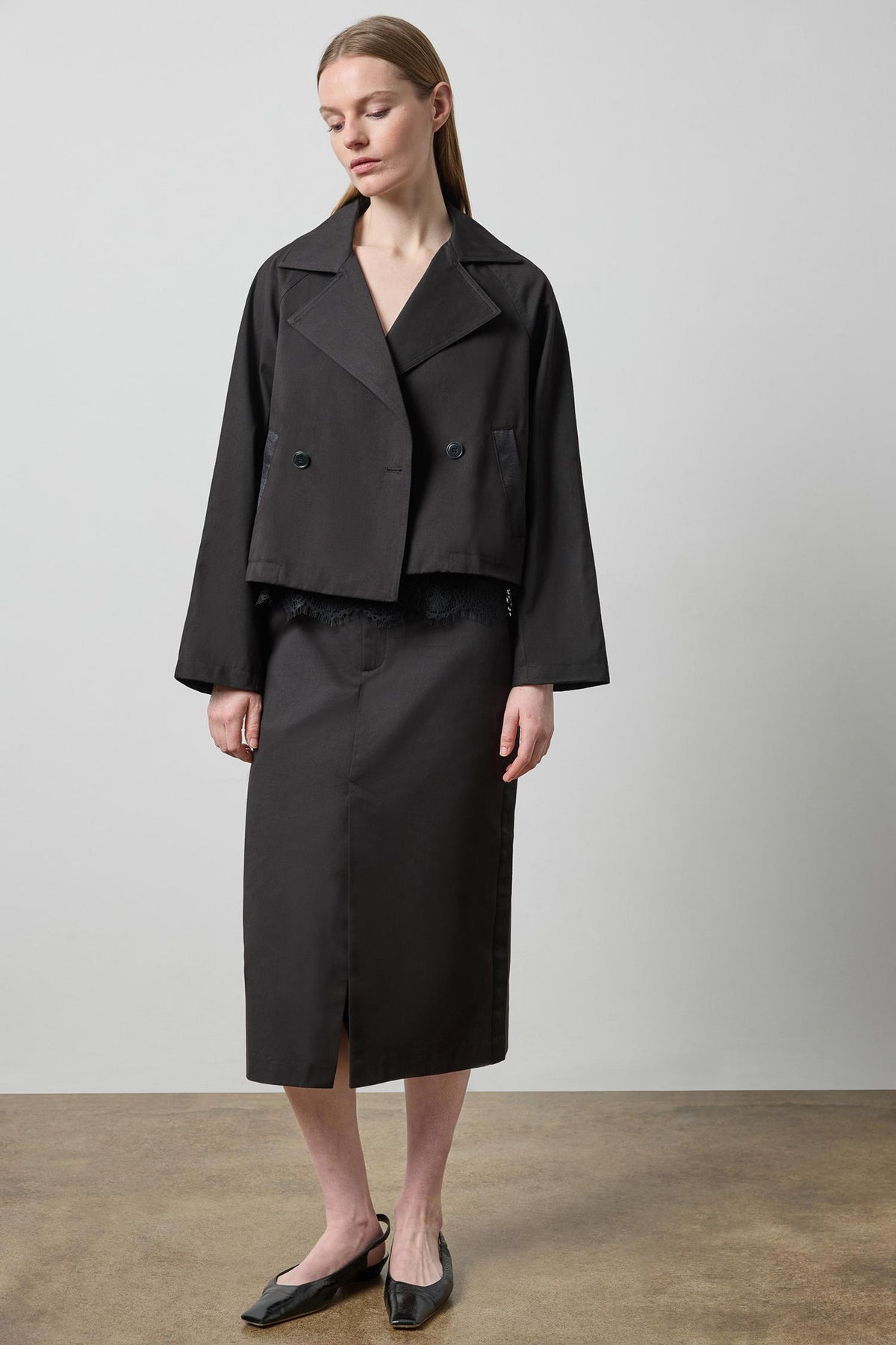 Short Blazer in color Black Image A0