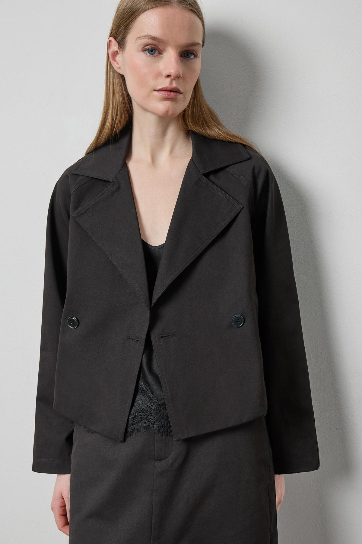 Short Blazer in color Black Image A1