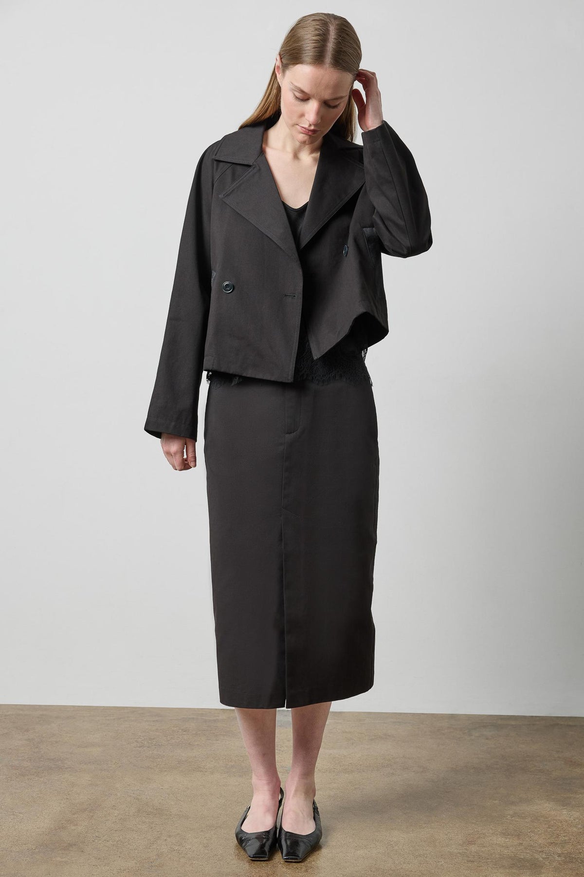 Short Blazer in color Black Image A3
