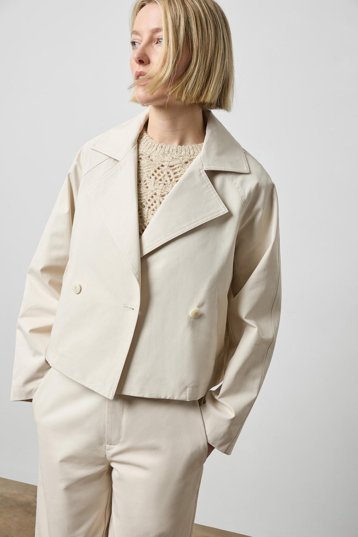 Short Blazer in color Porcelain Image A3