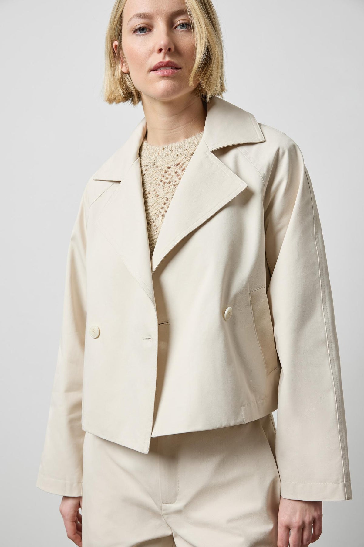 Short Blazer in color Porcelain Image A4