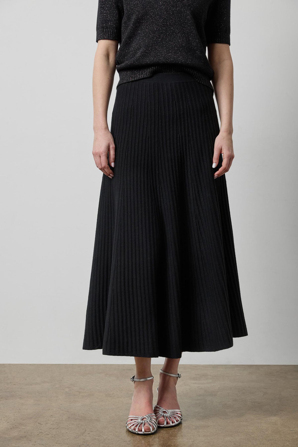 Knit Flared Skirt in color Black Image A1