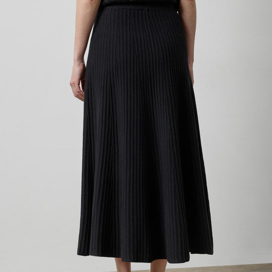 Knit Flared Skirt in color Black Image A2