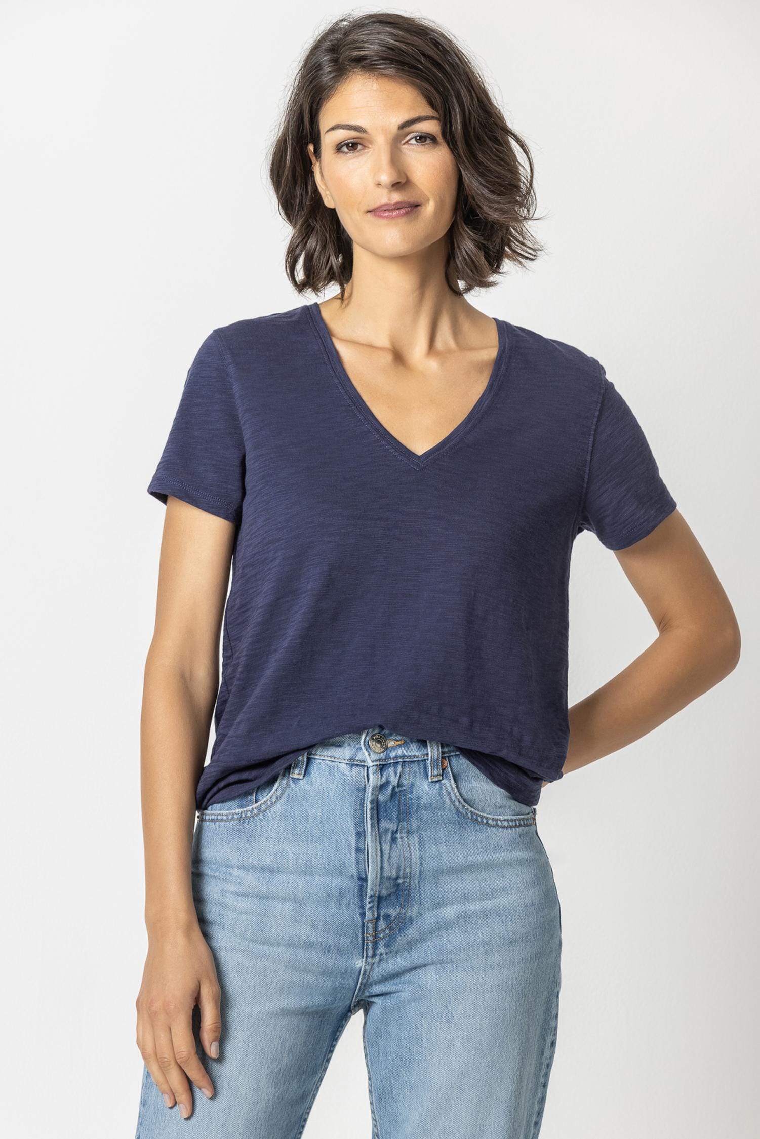 V-Neck Short Sleeve Back Seam Tee Womens Top Navy A1